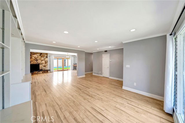 Photo - 23010 Hartland St