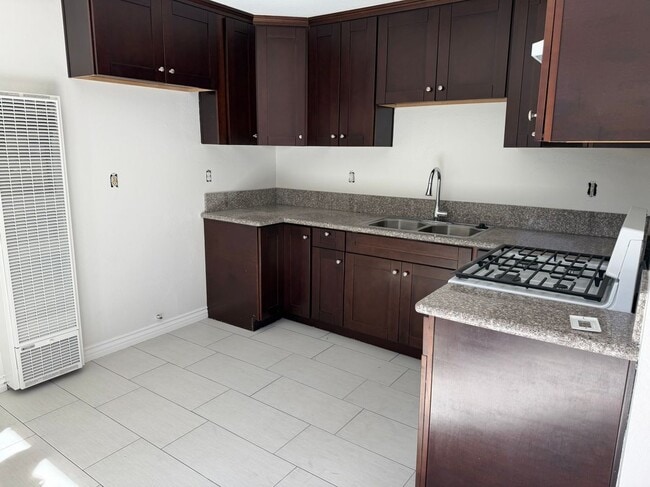 Photo - 2052 Lewis Ave