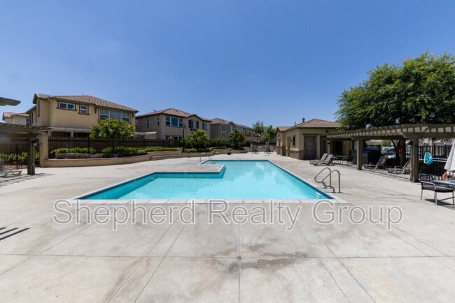 Photo - 28468 Sunflower St