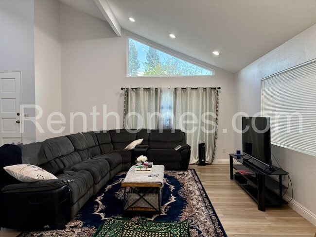 Photo - 17540 Hada Dr