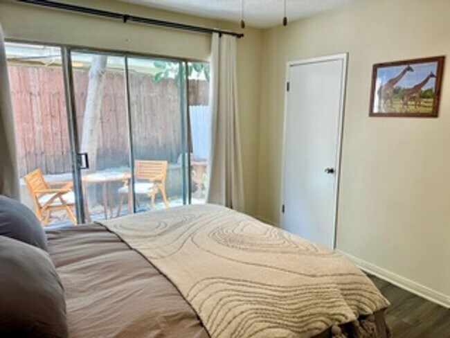 Photo - 8207 De Longpre Ave Unit 6