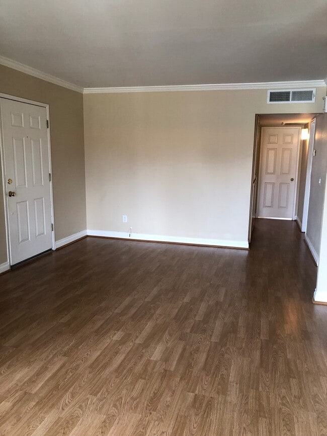 Photo - Near Parkway Plaza - 2 Bedrooms/2 Baths with Central Air Conditioning@ Sunterra Unit 219
