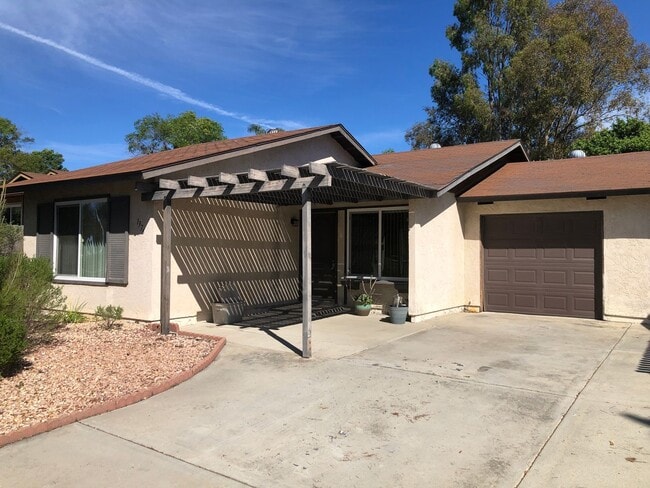Photo - Open Bright and Spacious 2 bed 2 bath in Peacock Hills