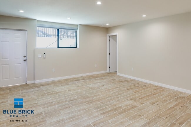 Photo - 1035 Hayworth Ave Unit 100