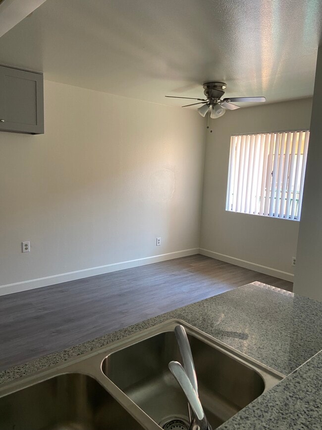 Photo - 4619 Rosewood Ave Unit 202