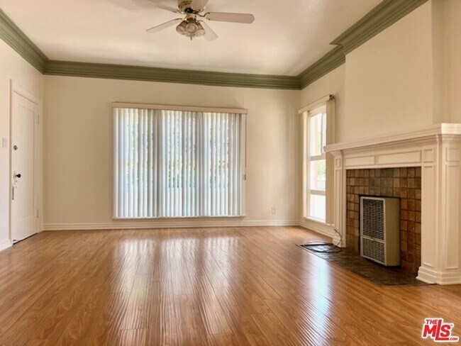 Photo - 860 S Berendo St