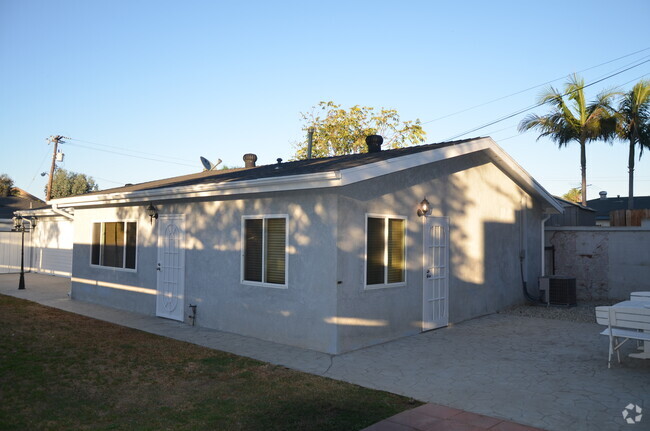 Building Photo - 4626 W 171st St Rental