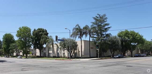 Building Photo - Linda Granada Apartments
