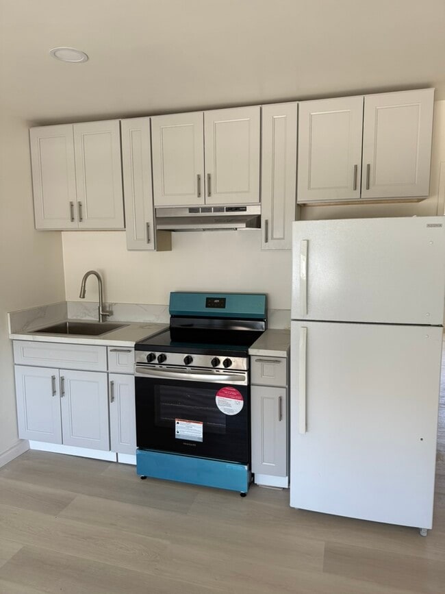 Photo - 2022 E 2nd St