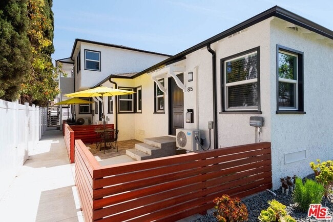 Photo - 815 W Glenoaks Blvd