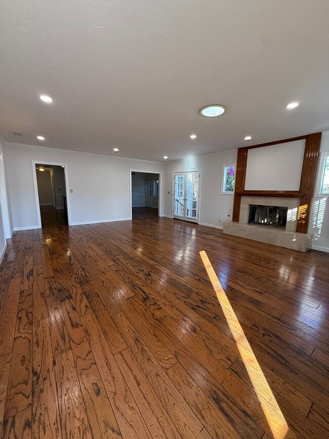 Photo - San Pedro 4 bedroom, 3 Bath Home with yard and Deck! Available NOW!