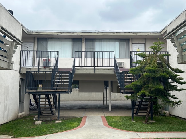 Photo - 841 N Orange St