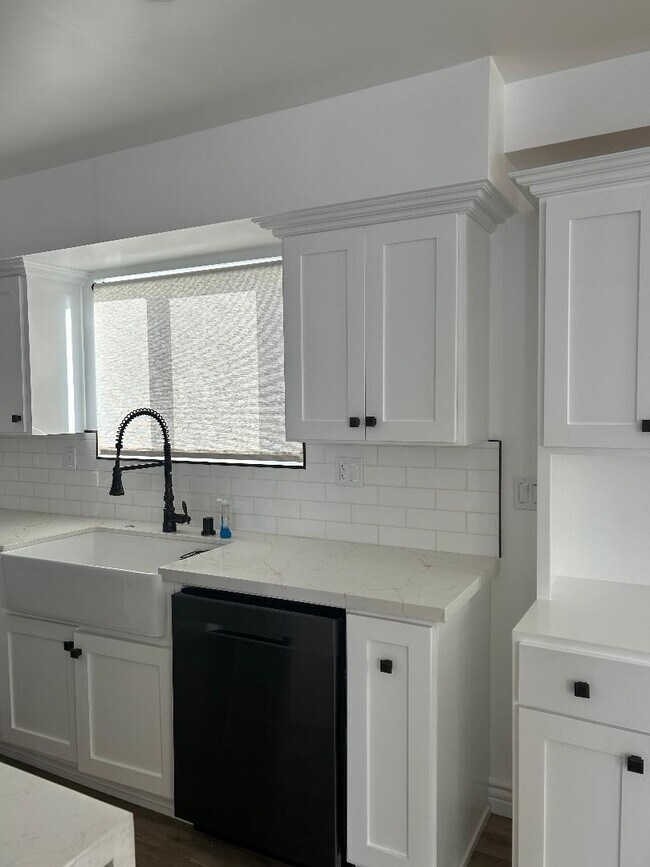 Photo - 10224 La Reina Ave