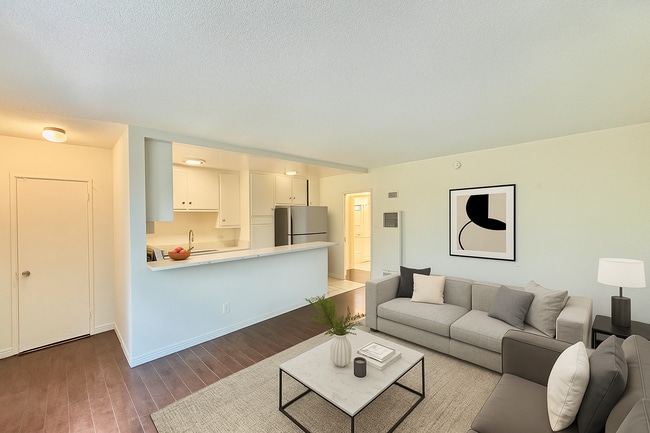 Building Photo - 3718 Mentone Ave Unit 2