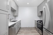 2BD, 1BA - 1,100SF - Kitchen - 1408 Barry Ave Apartments