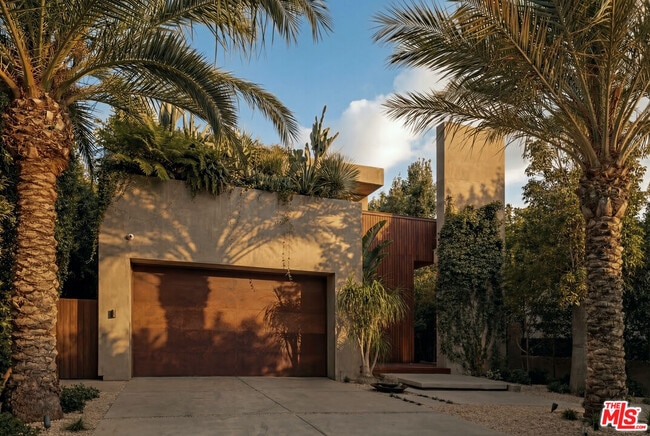 Building Photo - 530 N La Jolla Ave