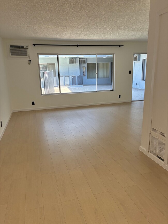 Photo - 1250 N Kingsley Dr Unit 104