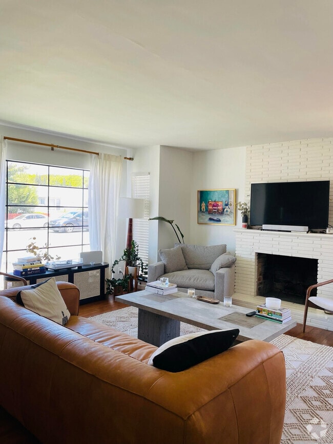 Building Photo - 2310 Ocean Park Blvd Rental