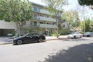 Building Photo - 645 Westmount Dr Rental