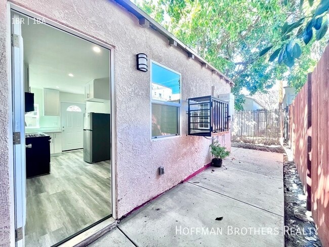 Building Photo - 420 N Sierra Bonita Ave Unit 1/4