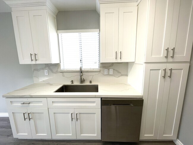 Photo - 3445 Mentone Ave