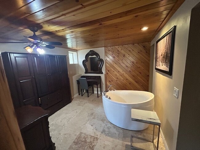 Photo - 716 BArrett Way