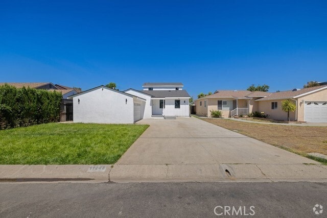 Building Photo - 11245 Greenlawn Ave Rental
