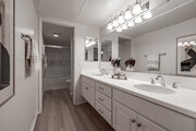 1BR, 1BA - 954SF - Bathroom - ARTÀ Apartments