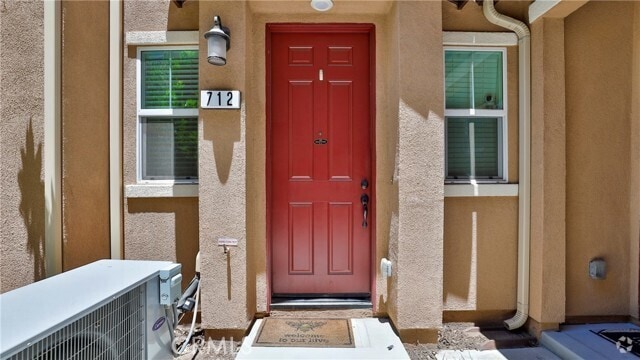 Building Photo - 712 N Ethan Way Rental