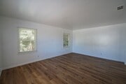 Photo - 604 W 10th St Unit 1