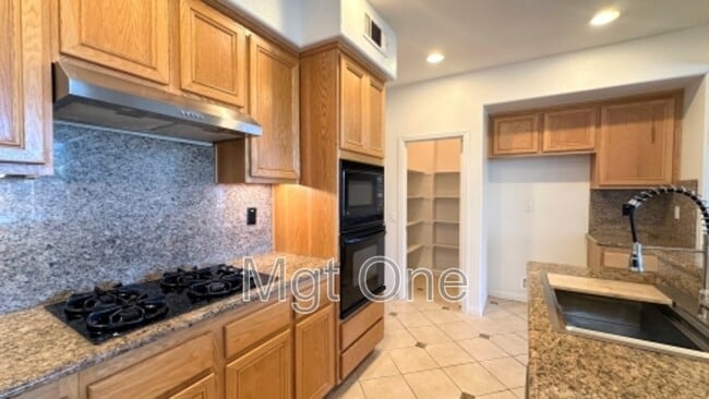 Building Photo - 7 Southern Hills Dr