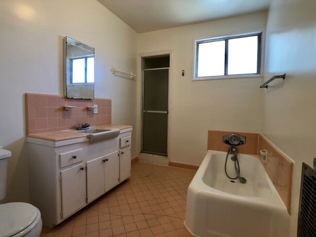 Photo - Bright, Spacious 2Bd 1Ba Unit within walking distance of UCLA and Westwood Village Unit 11000 Massachusetts ACTIVE