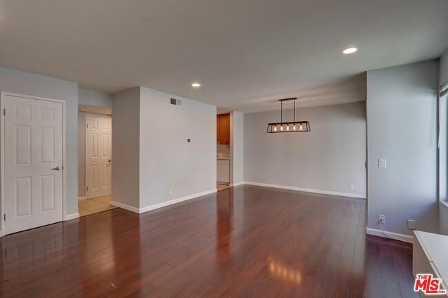 Photo - 1275 Seacliff Ct Unit 5