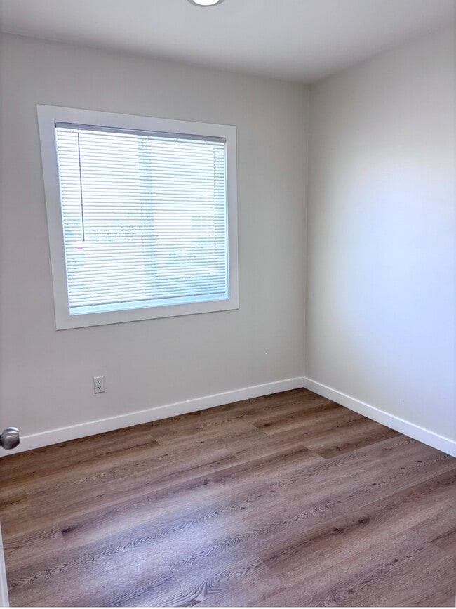 Photo - 1416 W 130th St