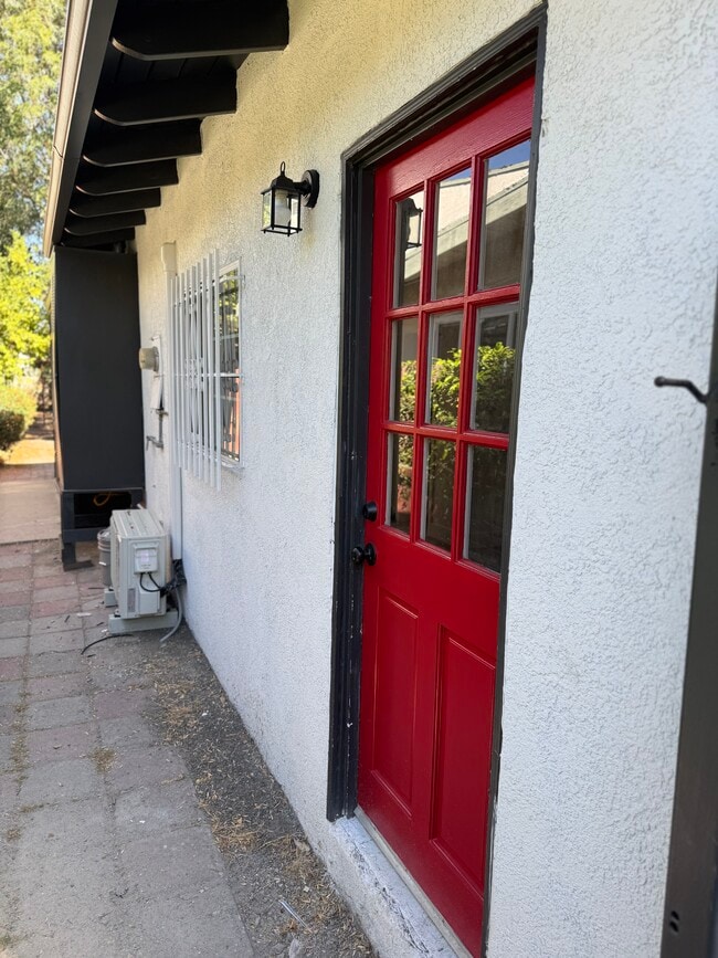 Building Photo - 765 W Lexington Ave