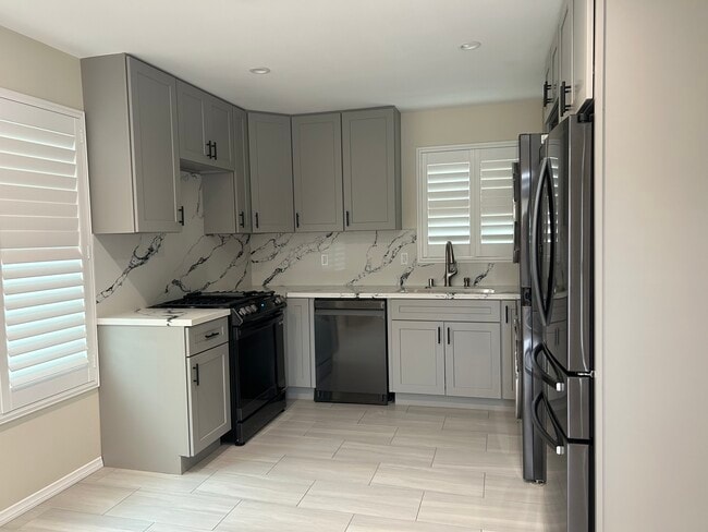 Kitchen - 111 E 13th St Unit 111 B