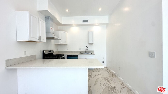 Photo - 16023 Wyandotte St