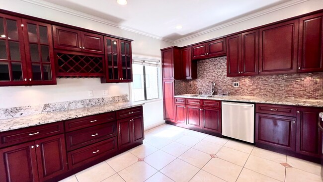 Photo - 15061 Sherman Way