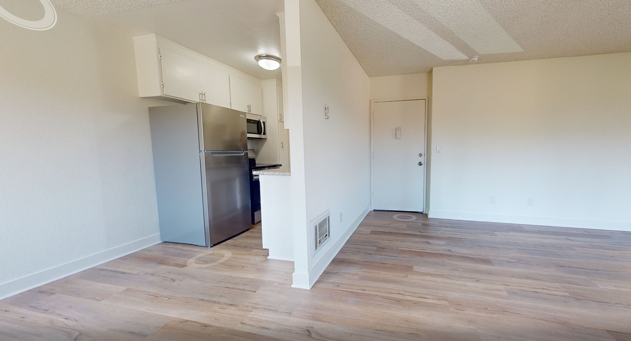 3D Tour - Gilmore  Apartments Van Nuys