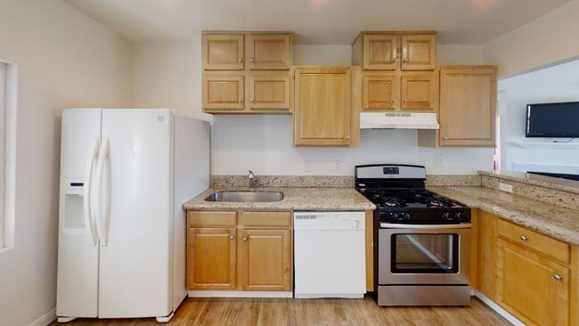 Photo - 5184 Ewing St