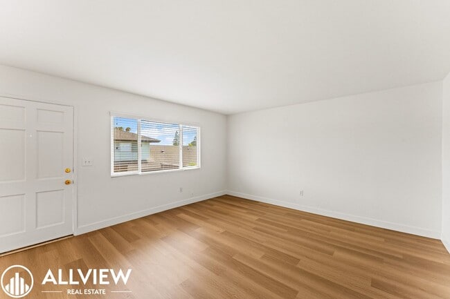 Photo - 16682 Bartlett Ln Unit 4
