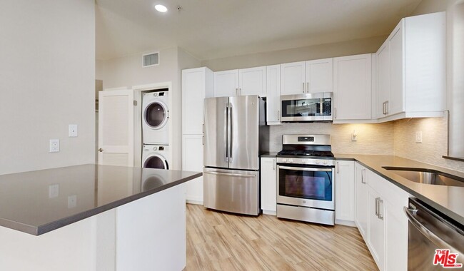 Photo - 6240 W 3rd St Condo Unit 305