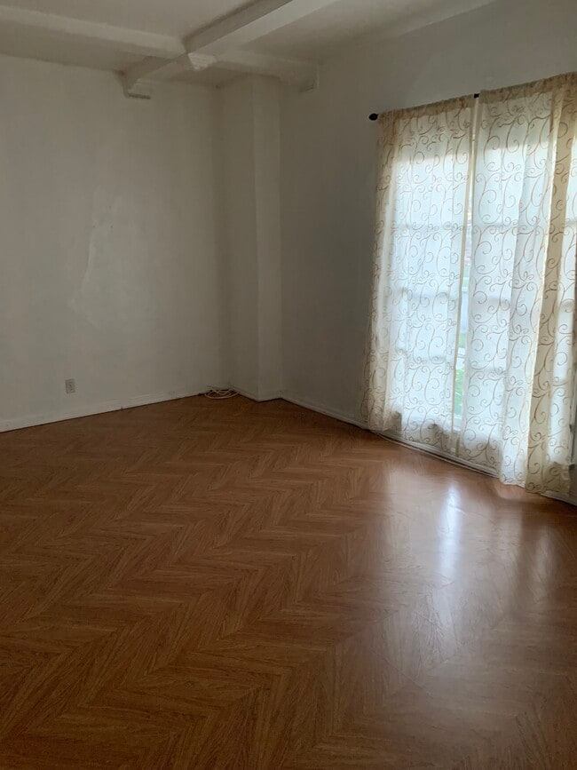 Photo - 132 S Canon Dr Unit 2