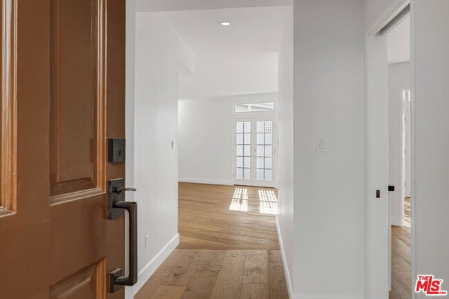 Photo - 11845 Mayfield Ave Unit 203