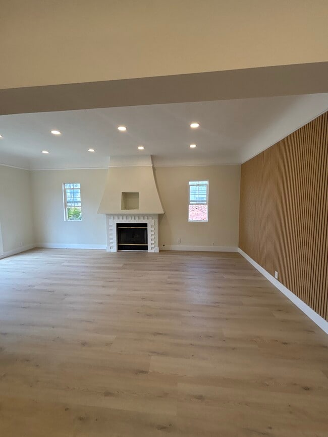 Building Photo - 1062 S Shenandoah St Unit 1062 Rental