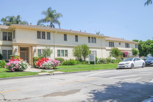 Dickens Court Apartments - Dickens Court Apartments