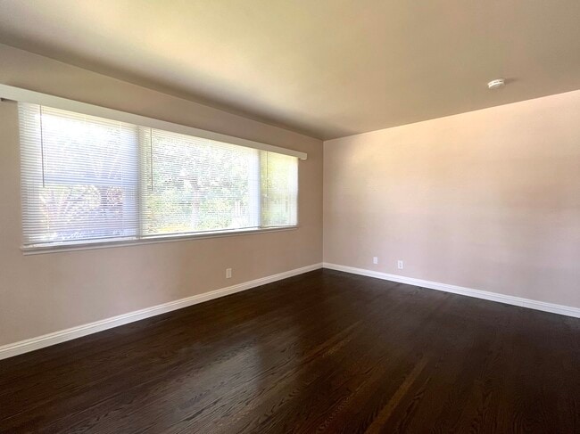 Photo - 240 N Shamrock Ave