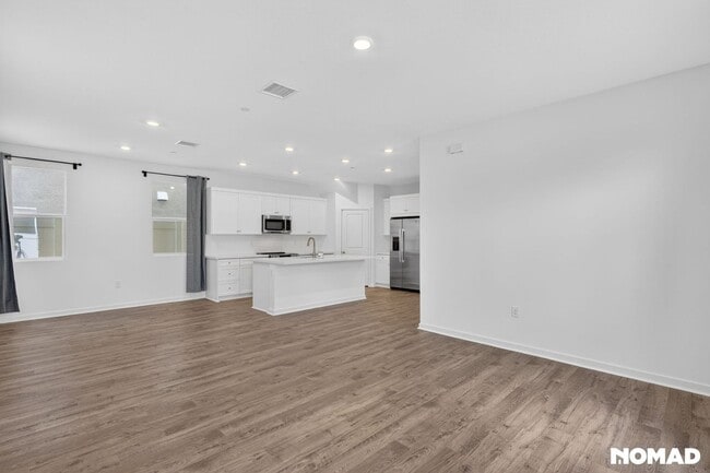 Building Photo - 26648 Jonquil Ave