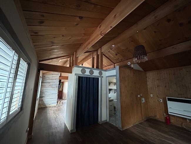 Photo - 1 Bedrooms with laundry