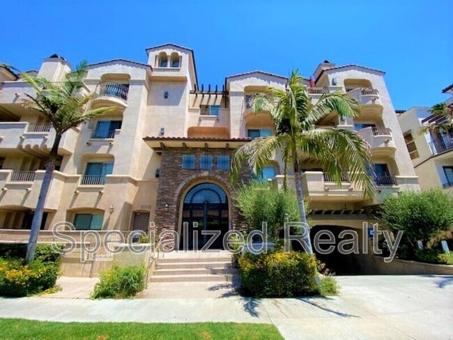 Building Photo - 10921 Whipple St Unit 303